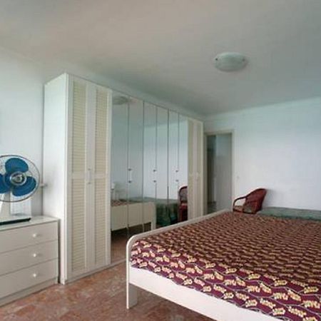 Flat Rossi Daire Menton Oda fotoğraf